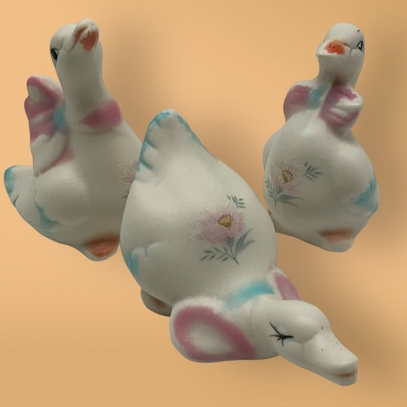 Vintage 1970s Pastel Painted Ceramic/Porcelain Baby Ducks, Set of 3 MCM Decor - Picture 7 of 16